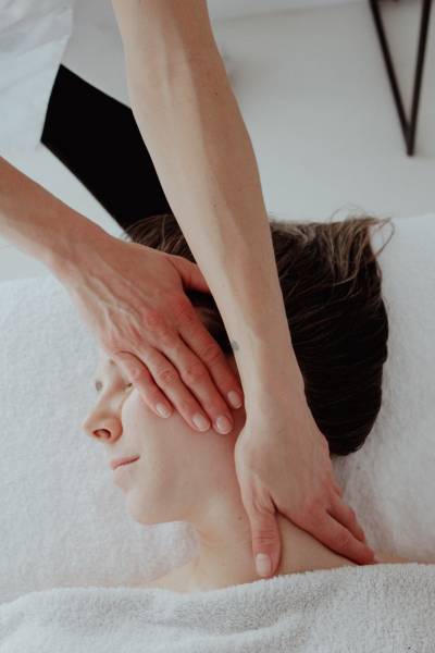 CRÉATION DE CONTENUS POUR UNE MASSEUSE À LYON